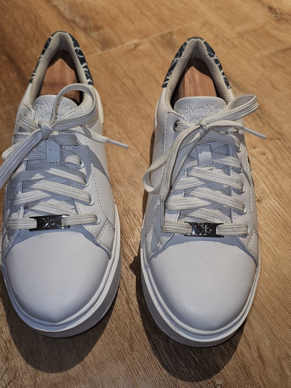 Calvin Klein Womens White Lace-Up Round Toe Sneaker Shoes Size 7.5 M - Picture 2 of 7